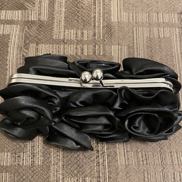 Black Clutch - Picture 2 of 6